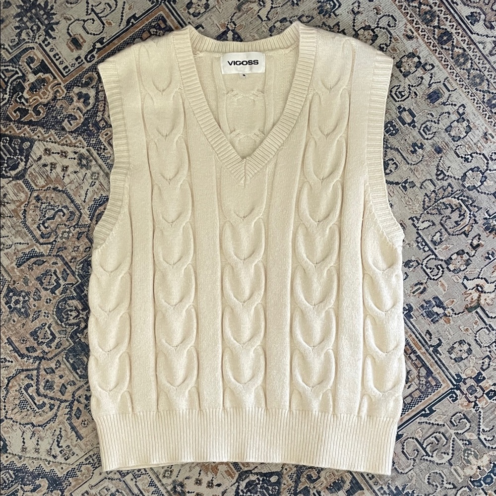 CREAM Women's V-Neck Cable Knit Sweater Vest - Cream